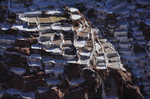 As Salinas de Maras,com suas centenas de piscinas para produção de sal,  no Valle Sagrado, perto de Cusco, no Peru